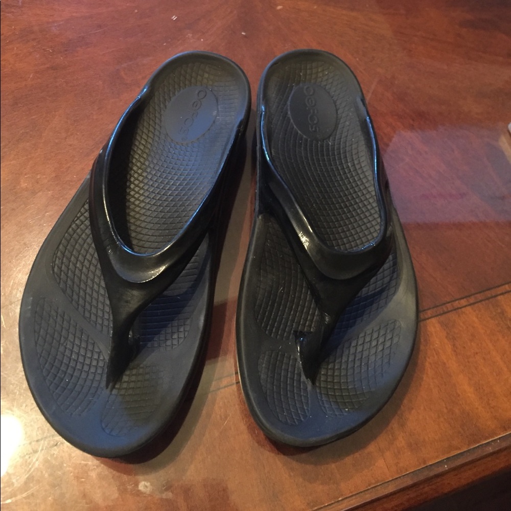 Oofos flip flops